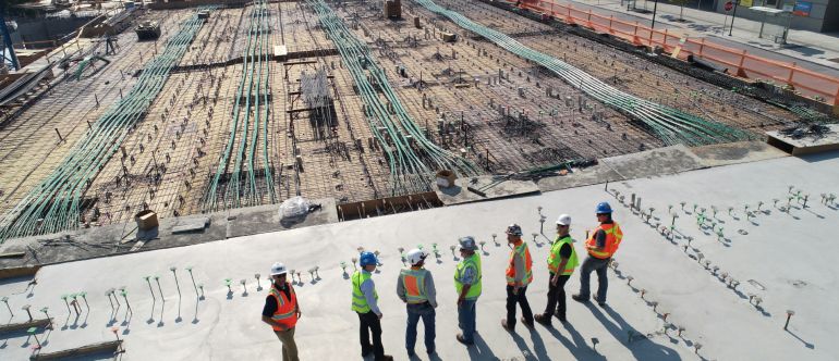 costruzione-chiave-in-mano Operai al lavoro in un cantiere edile